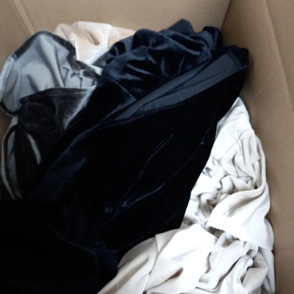 LOT OF APPROX. 10 JUMPERS 