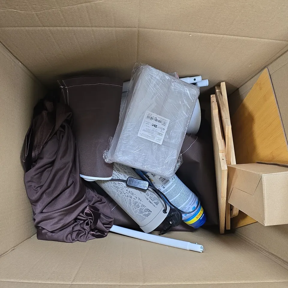 ASSORTED ITEMS BOX APPROXIMATELY 10 ITEMS