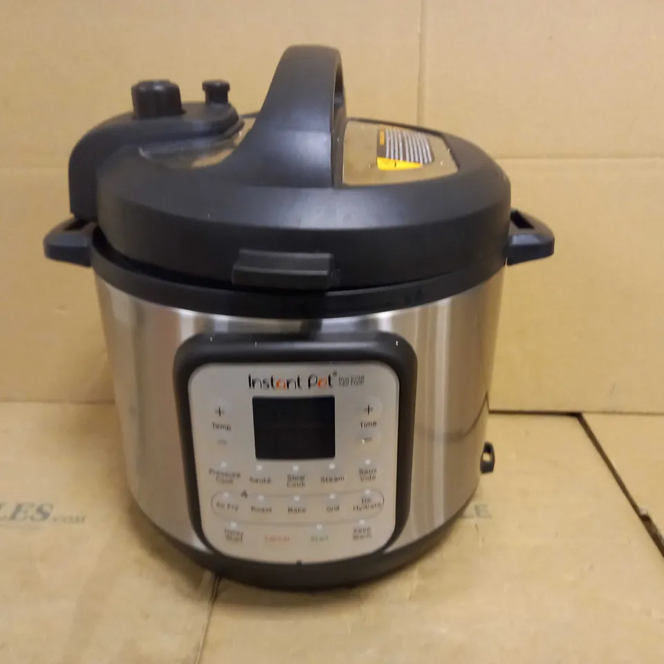 INSTANT POT DUO CRISP AIR FRYER MULTICOOKER
