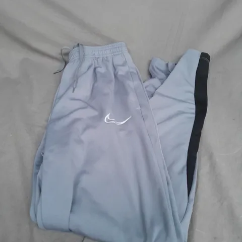 NIKE THERMA-FIT PANTS IN GREY SIZE S