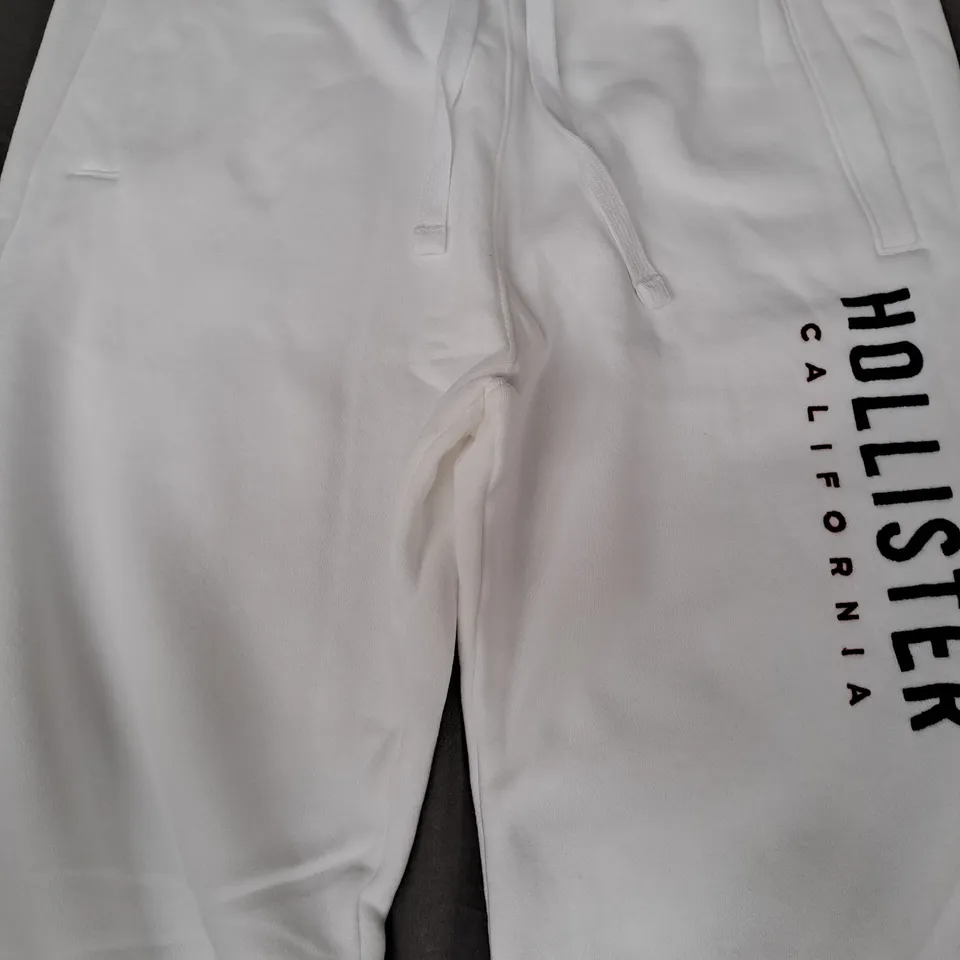 HOLLISTER STRAIGHT-LEG SWEATPANTS IN WHITE SIZE MEDIUM