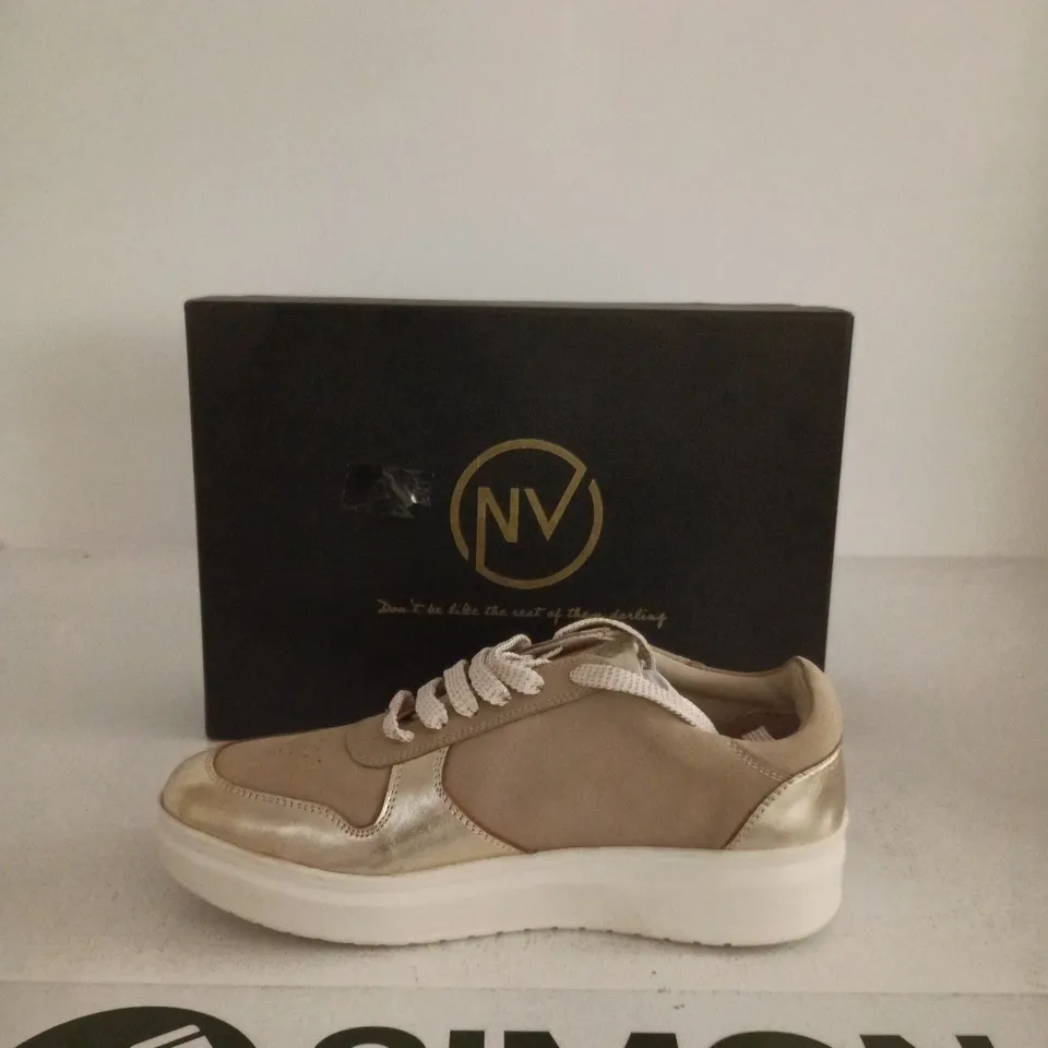 NV WOMEN'S BEIGE METALLIC SNEAKERS WITH WHITE SOLE – BOXED