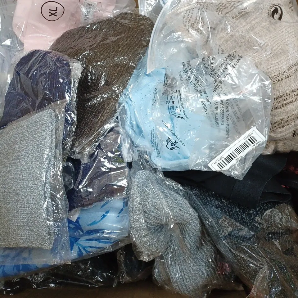 BOX OF APPROXIMATELY 25 ASSORTED CLOTHING ITEMS TO INCUDE - JUMPER , TIGHTS , PAJAMA TOP ETC