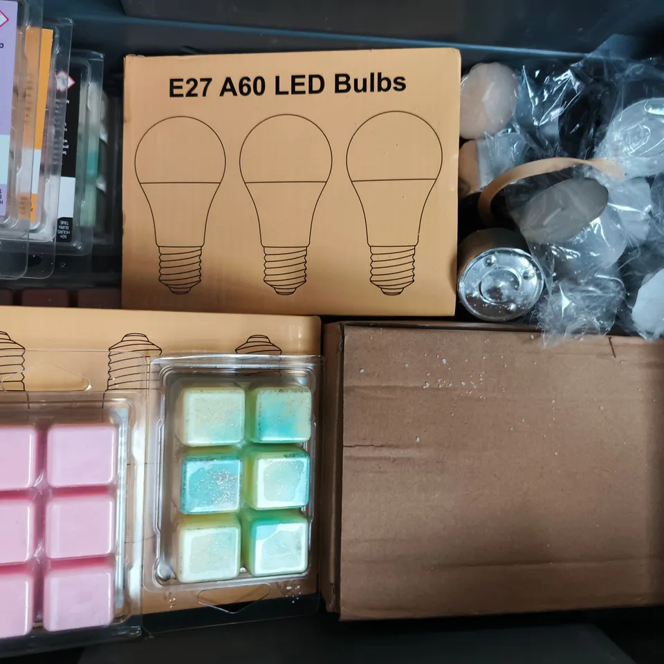 APPROXIMATELY 10 ASSORTED HOUSEHOLD ITEMS TO INCLUDE E27 A60 LED BULBS, CHERRY WAX MELTS, ETC