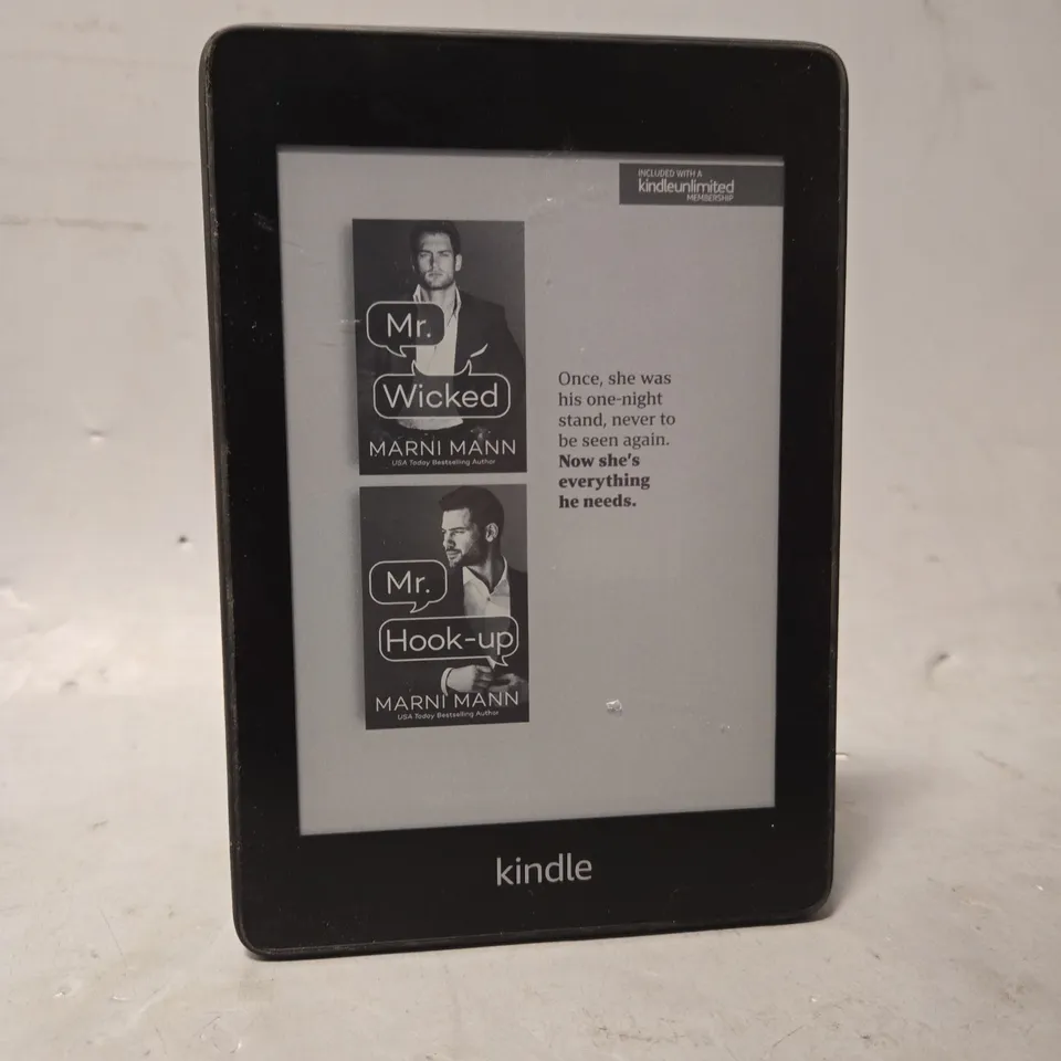 AMAZON KINDLE E-READER