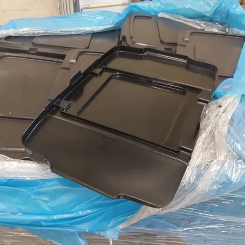 PALLET TO CONTAIN A LARGE QUANTITY OF PLASTIC CONTAINER LIDS