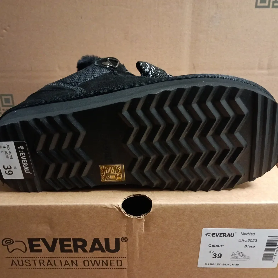 BOXED PAIR OF EVERAU MARBLED SHOES IN BLACK - EU 39