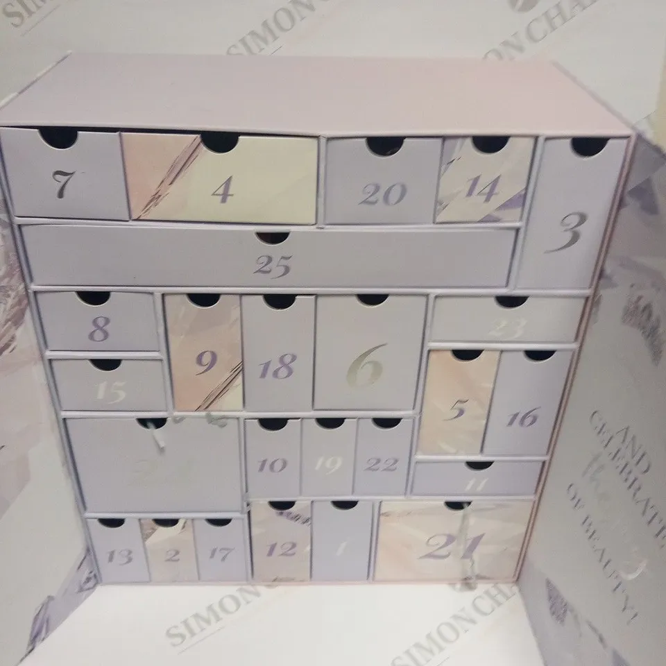 BOXED GLOSSYBOX FREEZE THE MOMENT ADVENT CALENDER 