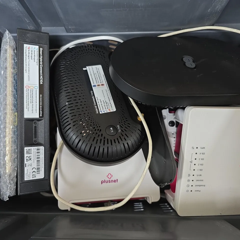 APPROXIMATELY 10 ASSORTED ELECTRICAL ITEMS TO INCLUDE PLUSNET ROUTER, ETHERENT CABLE, SKY REMOTE, ETC