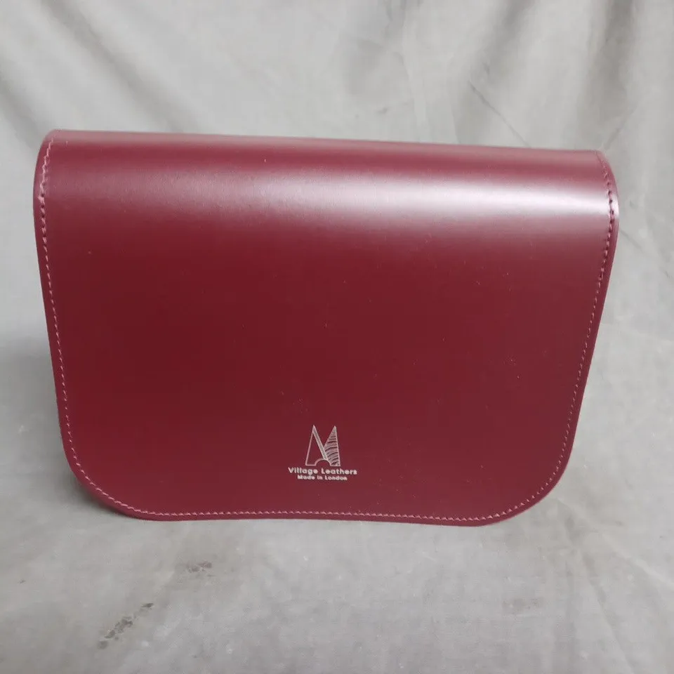 VILLAGE LEATHERS (MADE IN LONDON) BURGUNDY LEATHER HANDBAG WITH TURN-LOCK CLASP