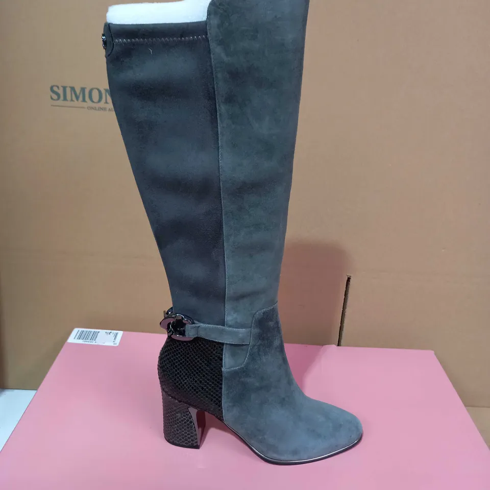 BOXED PAIR OF MODA IN PELLE BOOTS- SIZE 38