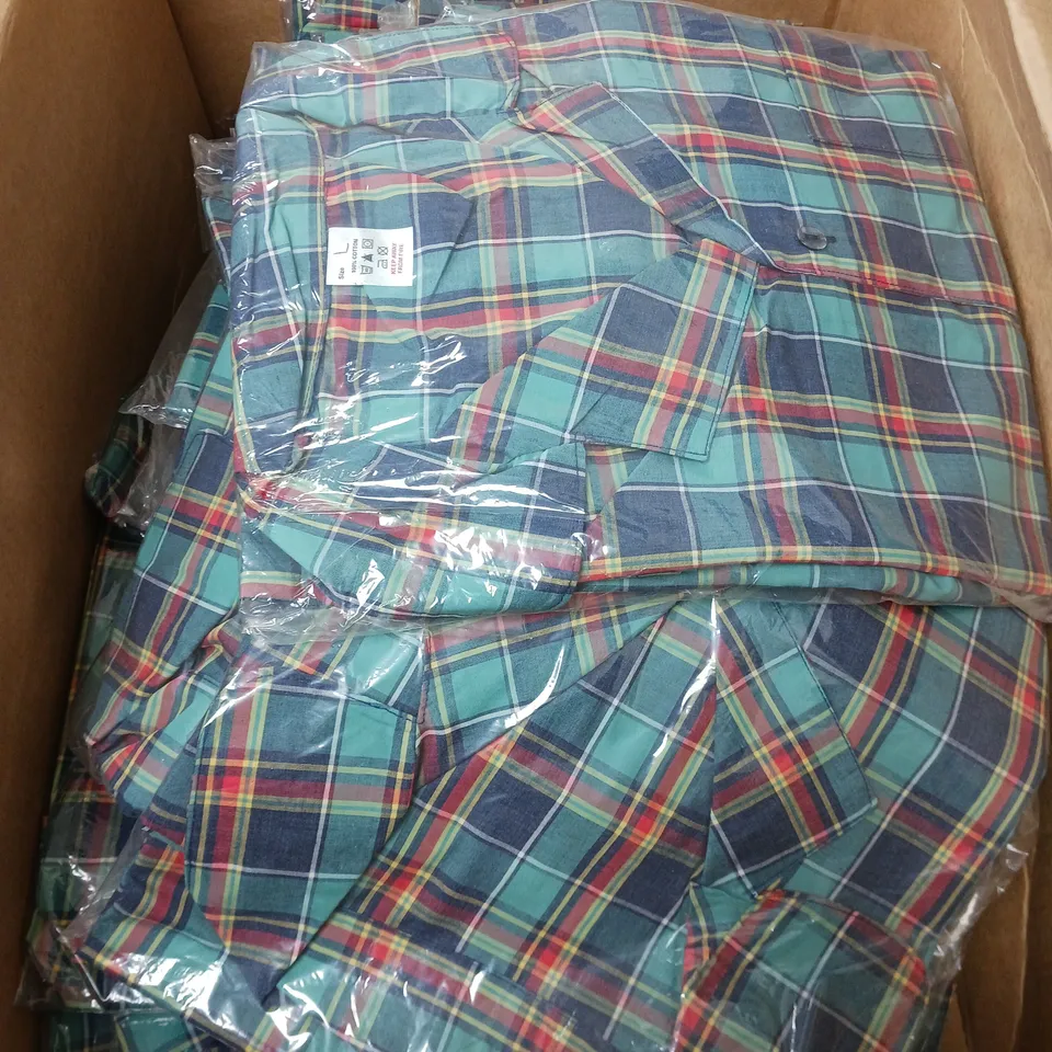 APPROXIMATELY 30 CHECK NIGHT SHIRTS IN GREEN SIZE L