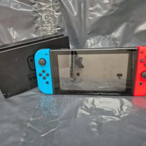NINTENDO SWITCH HAC-001(-01) GAMES CONSOLE W. JOYCONS & DOCK