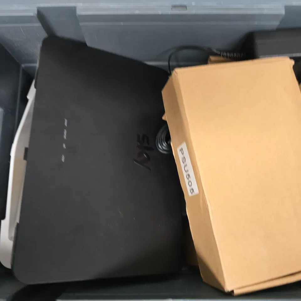 APPROXIMATELY 14 ASSORTED HOUSEHOLD ITEMS TO INCLUDE EXTERNAL OPTICAL DRIVE, ROUTERS, CABLES, ETC