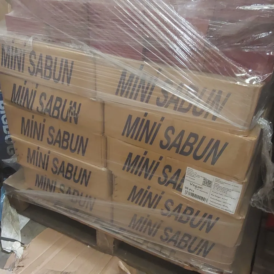 PALLET CONTAINING A VERY LARGE QUANTITY OF ASSORTED BEAUTY RELATED PRODUCTS INCLUDING: VEGAN CLEANSING BARS, BIRCHBOX BEAUTY SETS ECT