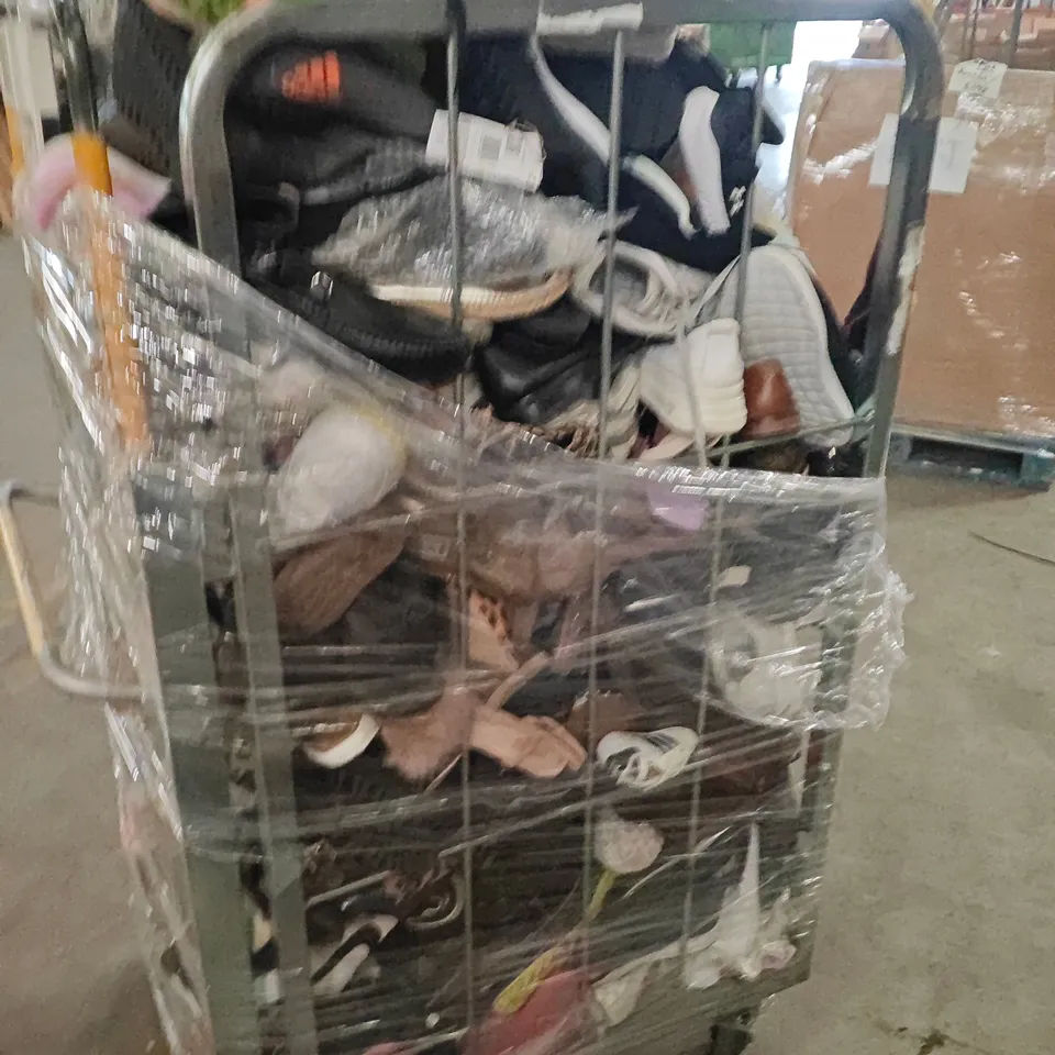 CAGE OF ASSORTED SHOES AND TRAINERS TO INCLUDE ADIDAS, NIKE AND DR MARTENS 