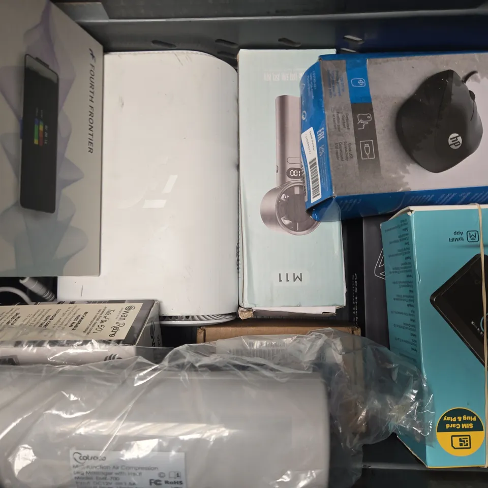 APPROXIMATELY 10 ASSORTED ELECTRICAL ITEMS TO INCLUDE CLAMP METER, FIRE TV STICK, WEATHER STATION, ETC