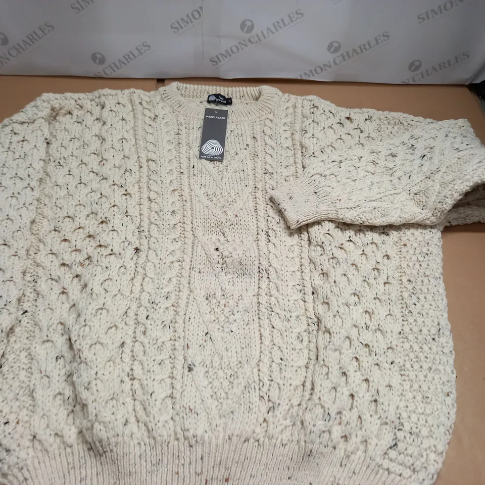 LOT OF 10 AS NEW PURE NEW WOOL JUMPERS - M