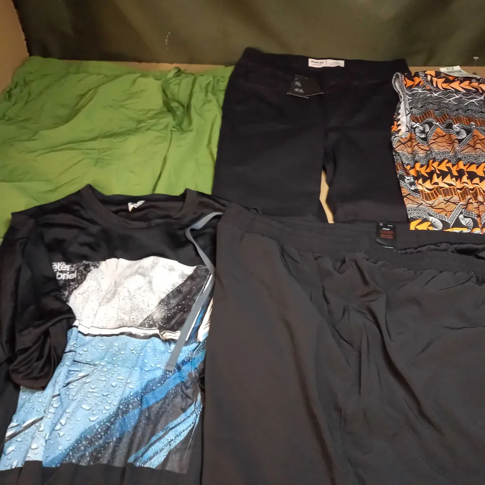 LARGE QUANTITY OF ASSORTED CLOTHING TO INCLUDE DRESSES, JUMPERS, SHORTS, T-SHIRTS, ETC