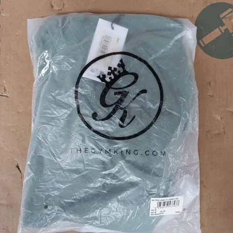 BAGGED GYM KING PRO LOGO V2 JERSEY TEE IN FERN SIZE MEDIUM