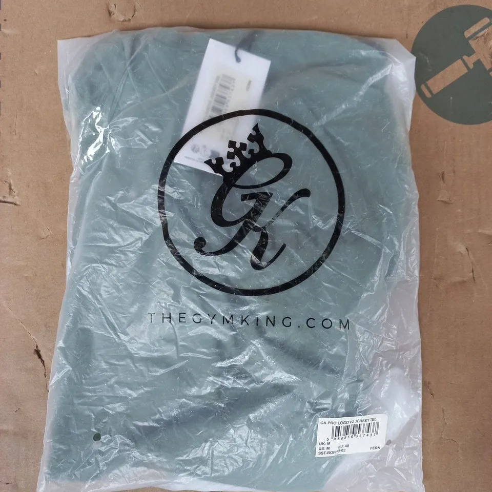 BAGGED GYM KING PRO LOGO V2 JERSEY TEE IN FERN SIZE MEDIUM