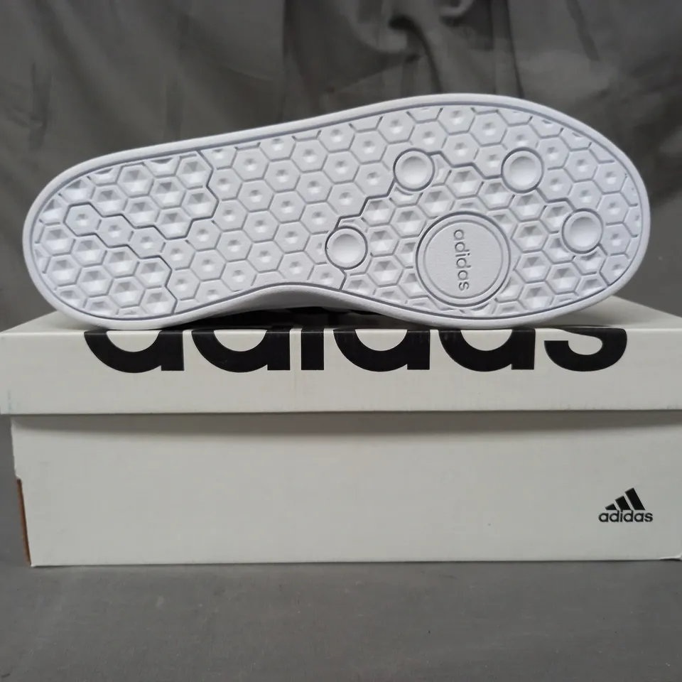 BOXED PAIR OF ADIDAS BREAKNET SHOES IN WHITE/BLACK UK SIZE 6.5