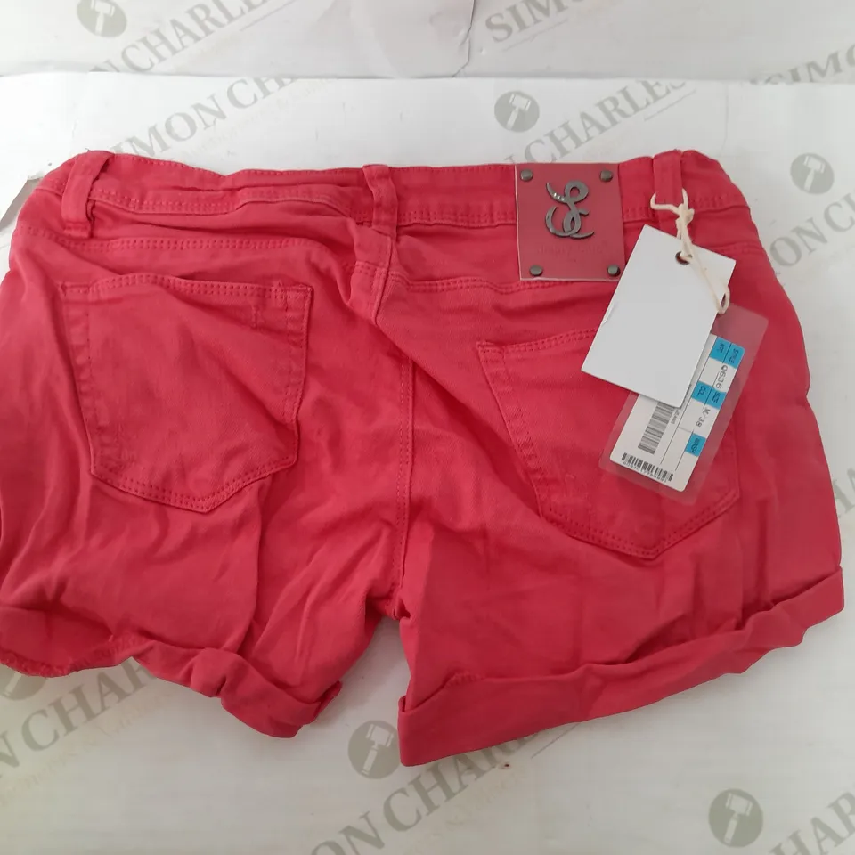 SIMPLY CHIC DENIM SHORTS IN RED SIZE M
