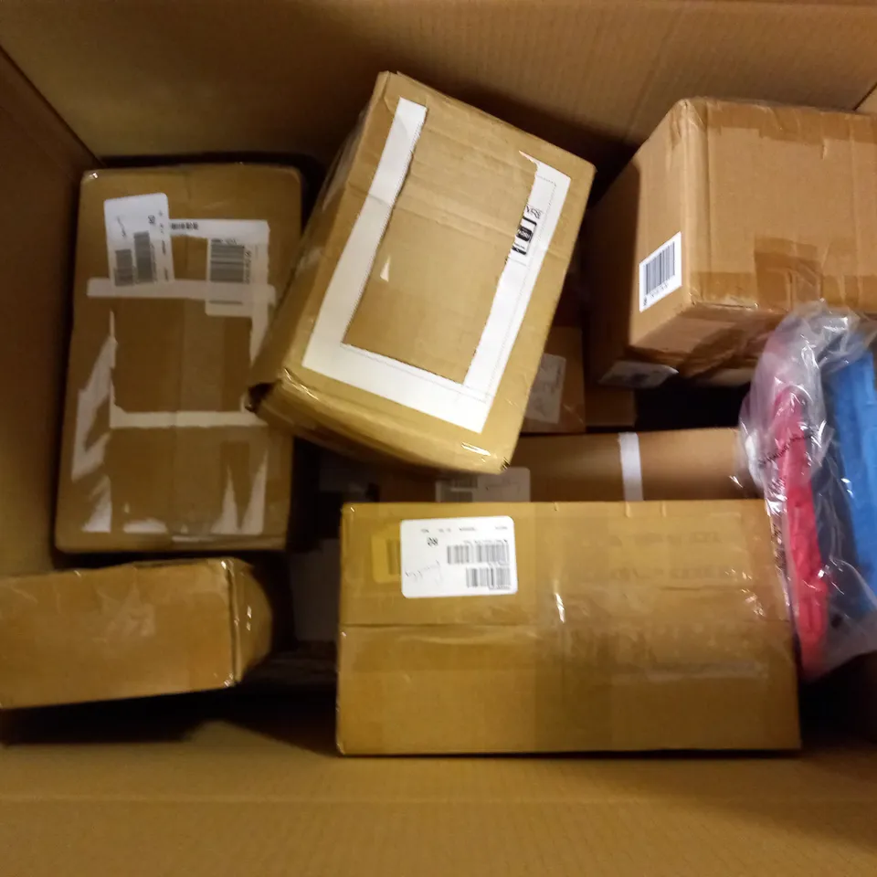 APPROXIMATELY 10 ASSORTED ITEMS TO INCLUDE S-FIXX LIGHTS, EZ GRIP NOZZLE, DEK LAMP, ETC