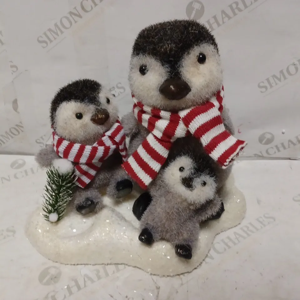 PENGUIN FAMILY ROOM DECORATION RRP £25.99