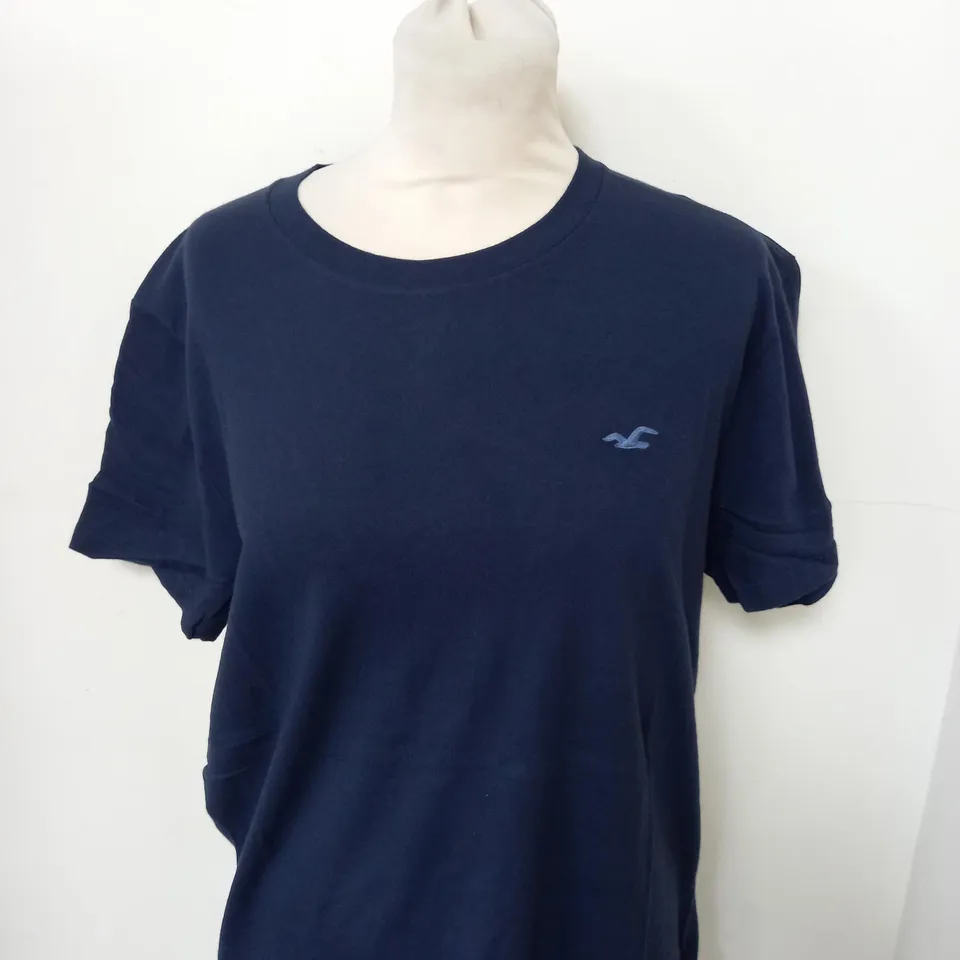 HOLLISTER CASUAL LOGO T-SHIRT IN NAVY SIZE M