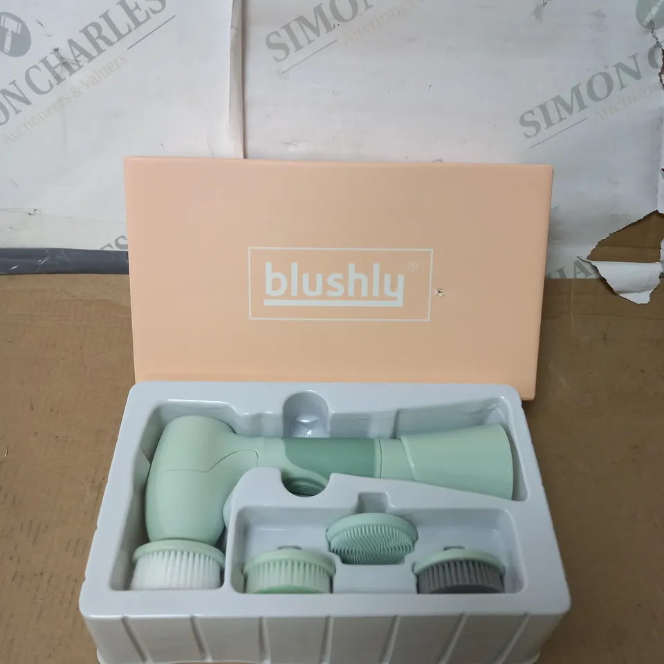 BOXED BLUSHLY CLEANSING & EXFOLIATING FACE BRUSH MINT GREEN