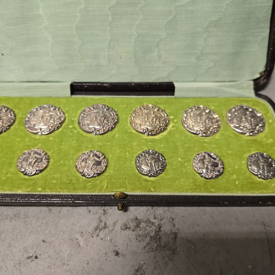 VICTORIAN CASED SET OF 12 SOLID SILVER BUTTONS WALKER AND HALL 1900
