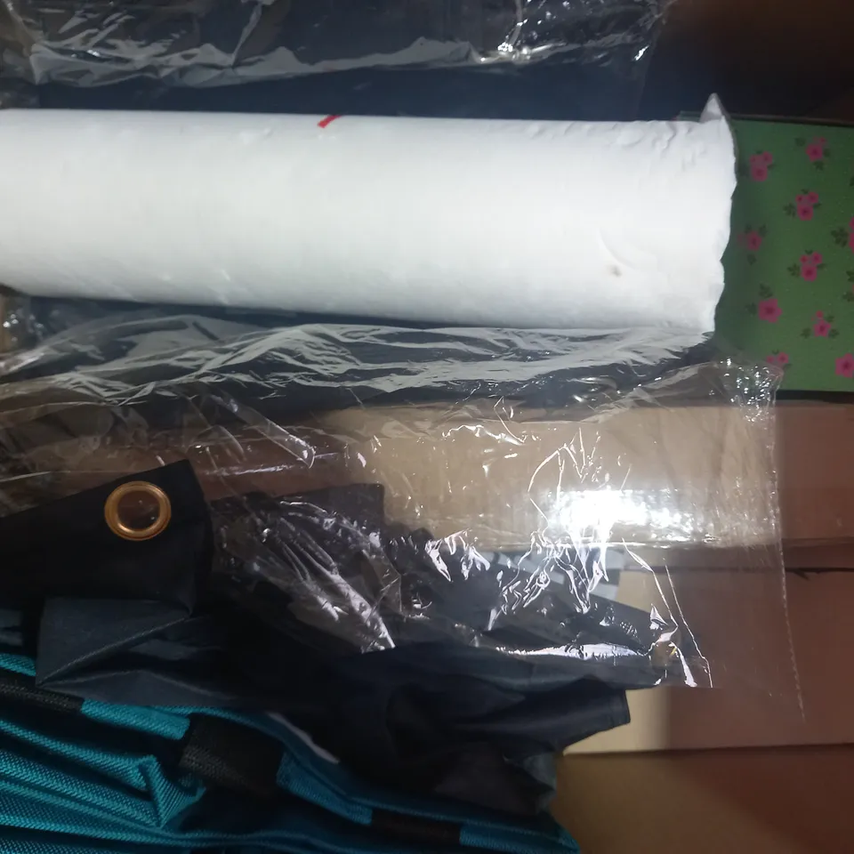 BOX OF APPROXIMATELY 8 ASSORTED HOUSEHOLD ITEMS TO INCLUDE LILYSILK SILK PILLOW CASE 50X75CM, WILKO 500ML DOUBLE WALL FLASK, HIGH POWERED HEADLAMP, ETC