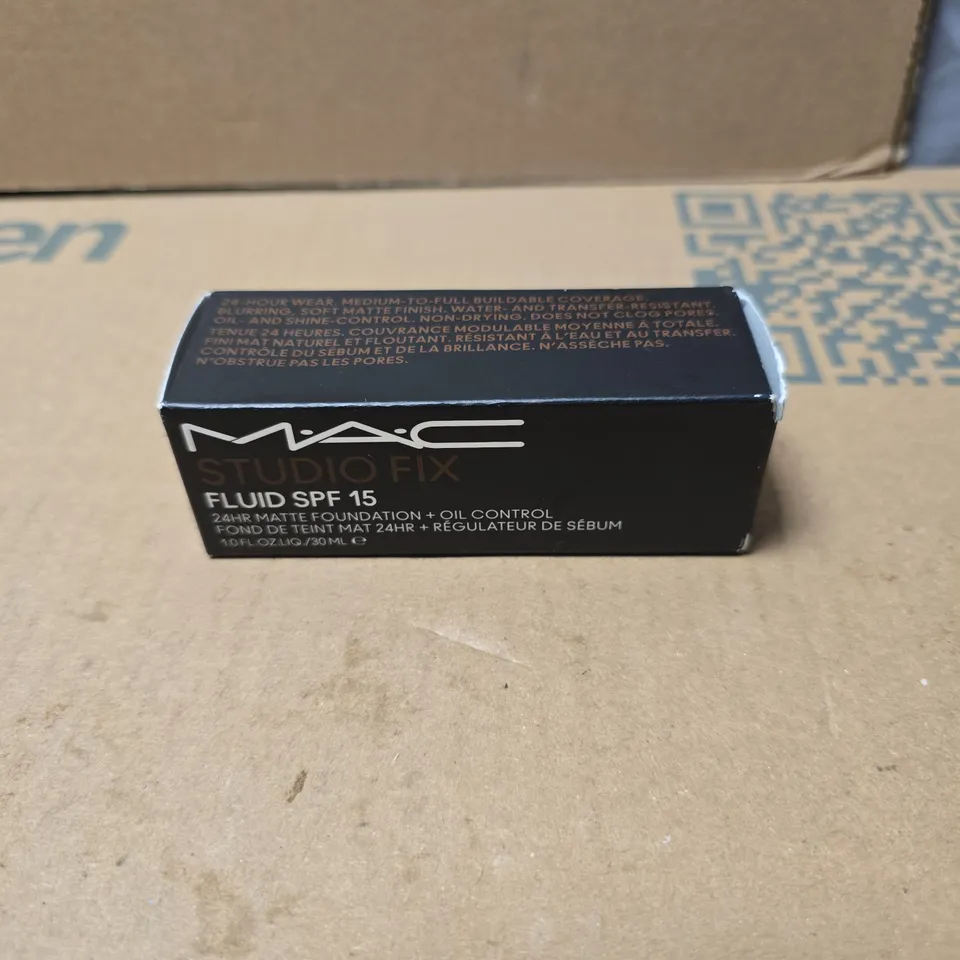 MAC STUDIO FIX FLUID SPF 15 24HR MATTE FOUNDATION 30ML BOXED