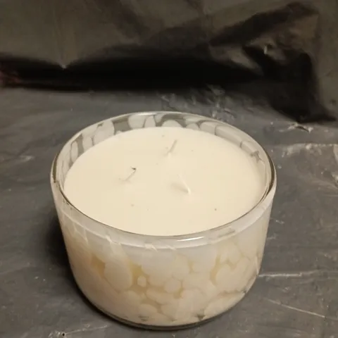 LARGE LYCHEE AND DRAGONFRUIT SCENTED CALNDLE