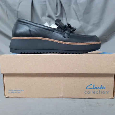 BOXED PAIR OF CLARKS ZYLAH MAY SHOE SIN BLACK UK SIZE 5.5