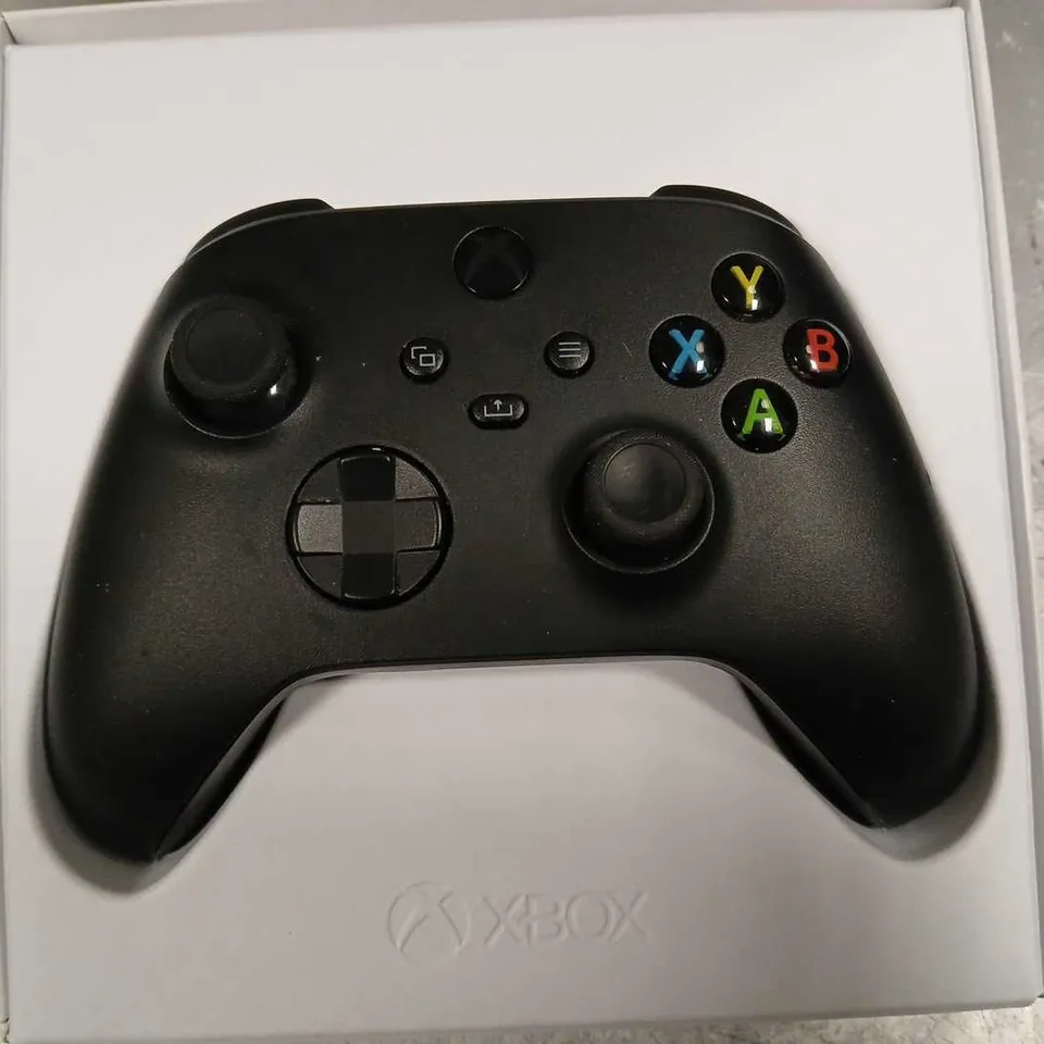 BOXED XBOX WIRELESS CONTROLLER