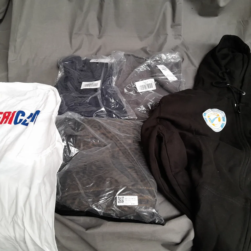 BOX OF APPROXIMATELY 25 ASSORTED CLOTHING ITEMS TO INCLUDE - T-SHIRT , TROUSERS , OVER SHIRT ETC