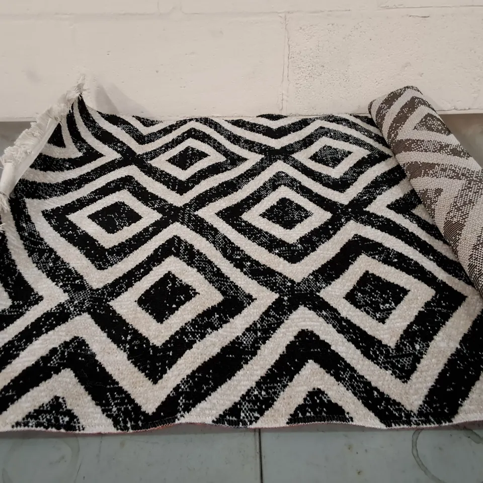 BRAND NEW PACO HOME 821 BLACK AND WHITE POCO RUG SIZE 80CM X 150CM