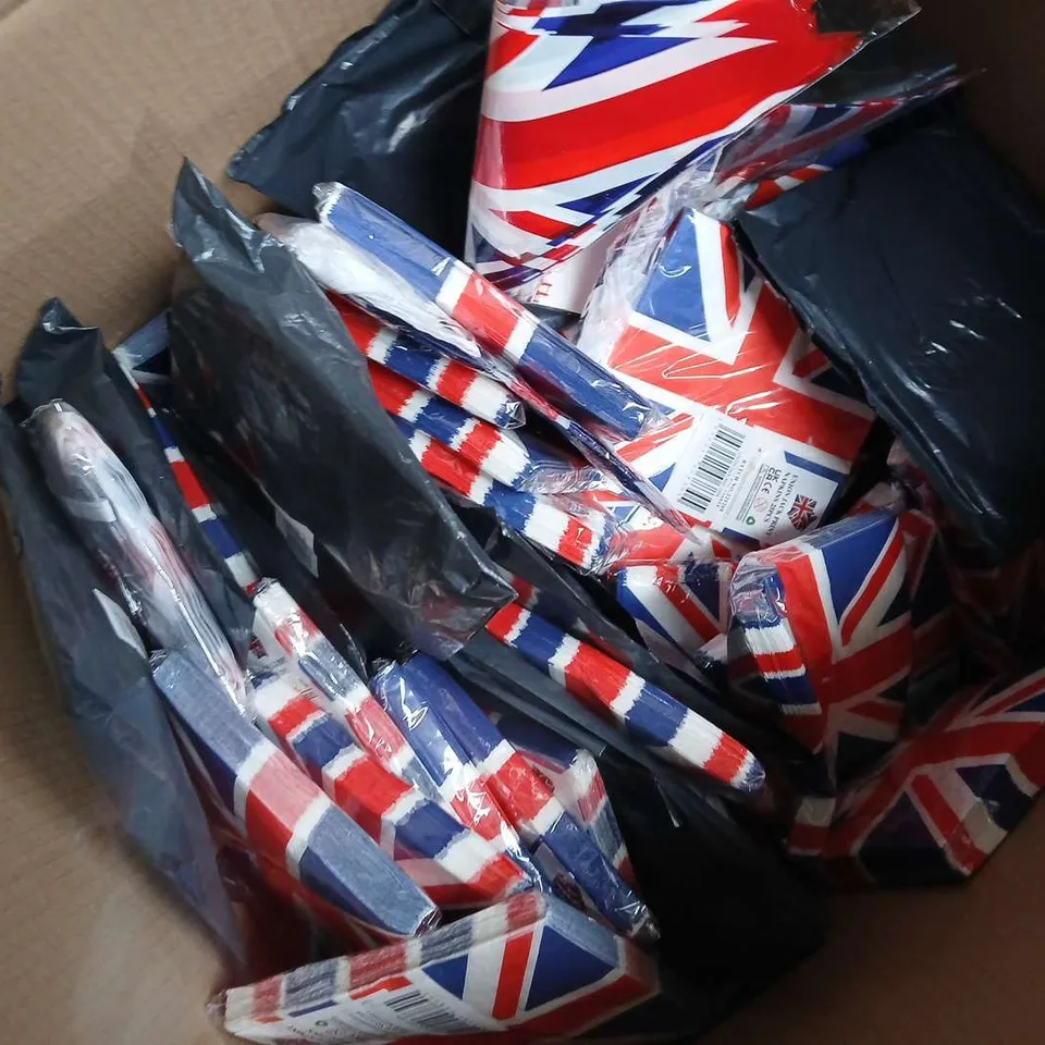 APPROXIMATELY 30 ASSORTED ITEMS TO INCLUDE DEMON SLAYER WOMEN T-SHIRT MEDIUM, UNION JACK PRINT NAPKINS, UNION JACK PVC BUNTING 