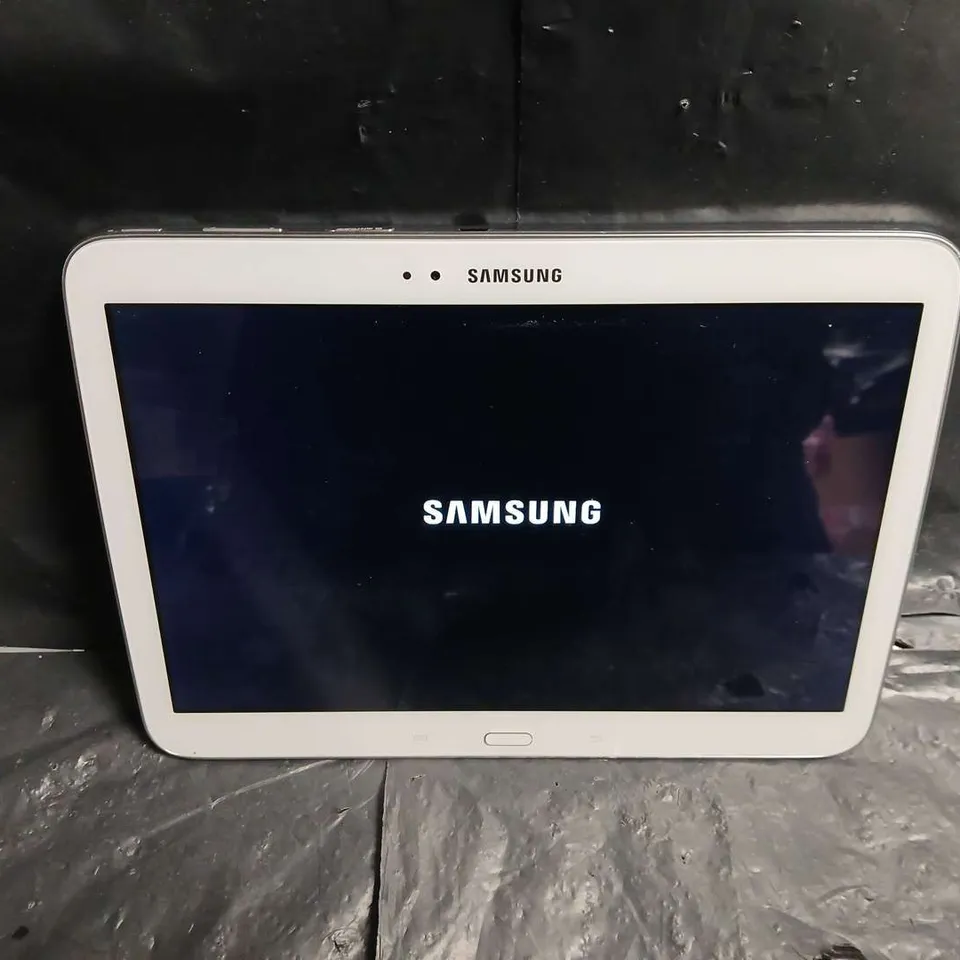 SAMSUNG TABLET – WHITE - MODEL UNSPECIFIED
