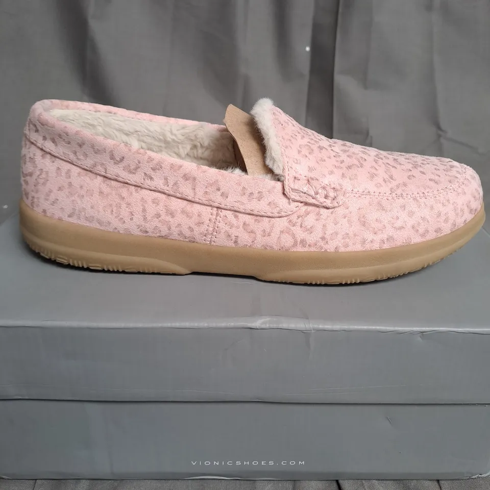 BOXED PAIR OF VIONIC SLIPPERS - UK SIZE 4.5