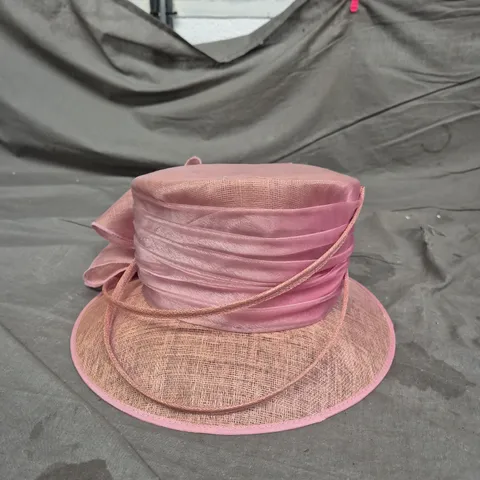 Pink wide-brim straw hat with bow – women's fashion accessory