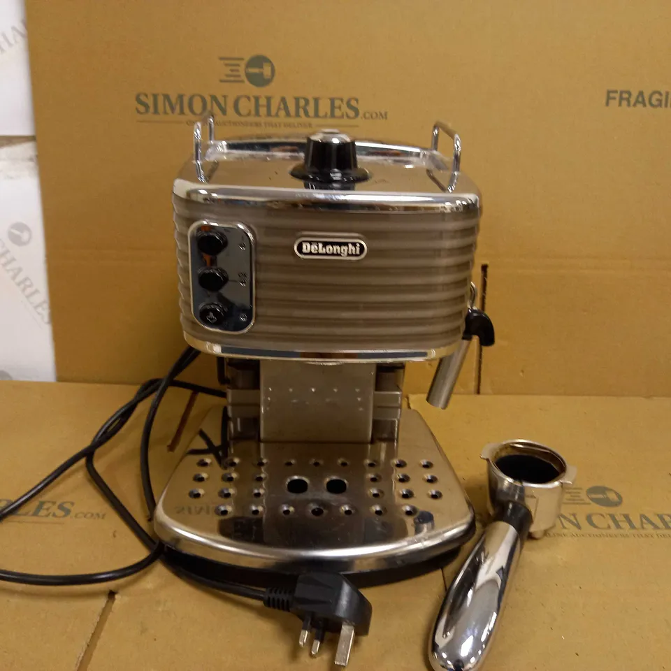 DE'LONGHI SCULTURA TRADITIONAL BARISTA PUMP ESPRESSO MACHINE