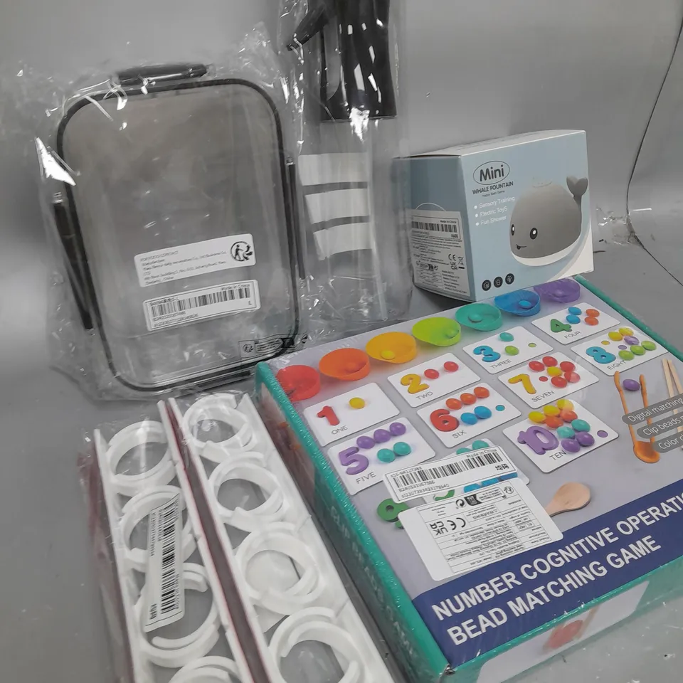 BOX OF APPROXIMATELY 15 ASSORTED ITEMS TO INCLUDE SPRAY BOTTLE, SHOWER TOY, PLASTIC TUB ETC