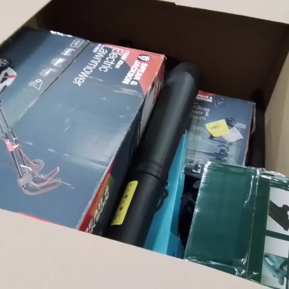 PALLET CONTAINING A LARGE QUANTITY OF LAWN MOWERS
