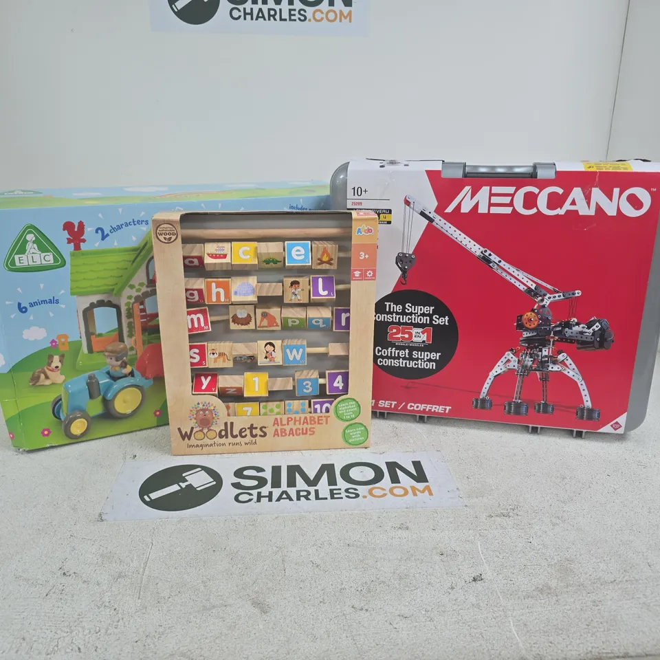 APPROXIMATELY 8 ASSORTED TOYS & GAMES PRODUCTS TO INCLUDE MECCANO SUPER CONSTRUCTION SET, WOODLETS ALPHABET ABACUS, HAPPYLAND FARM, ETC