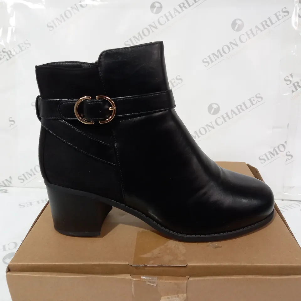 BLACK ANKLE HEEL BOOTS SIZE 6