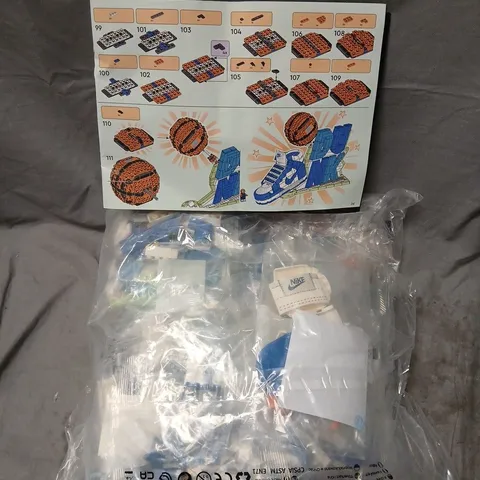 DUNK SNEAKER THEMED CONSTRUCTION SET