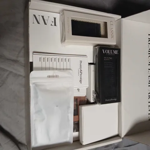 PRETTY & PRESTIGE LASHES STARTER KIT – BOXED MAKE-UP SET